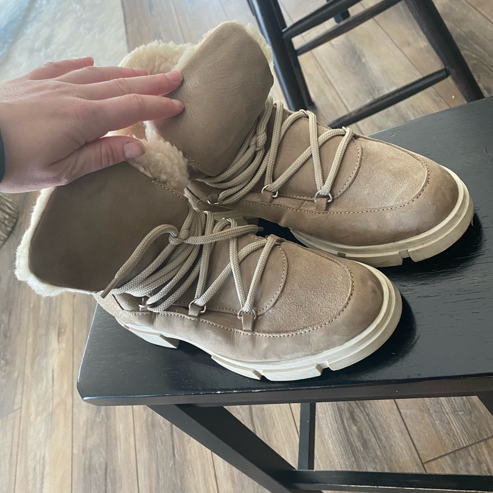 Tan Sherpa lined boot
